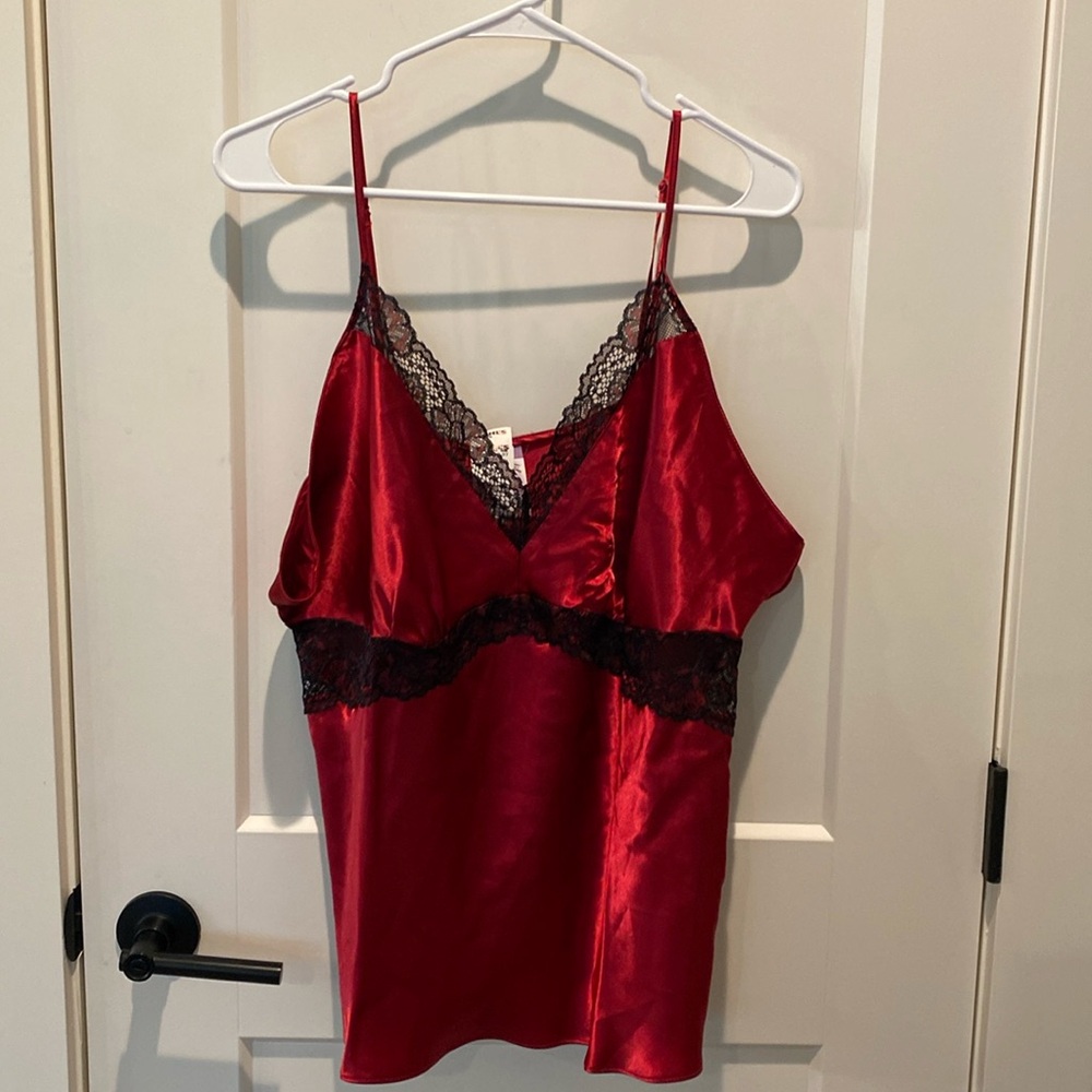 Lilac & London Ladies Silky Pajama Set. Red w/Black Lace. Size 2X. NWT